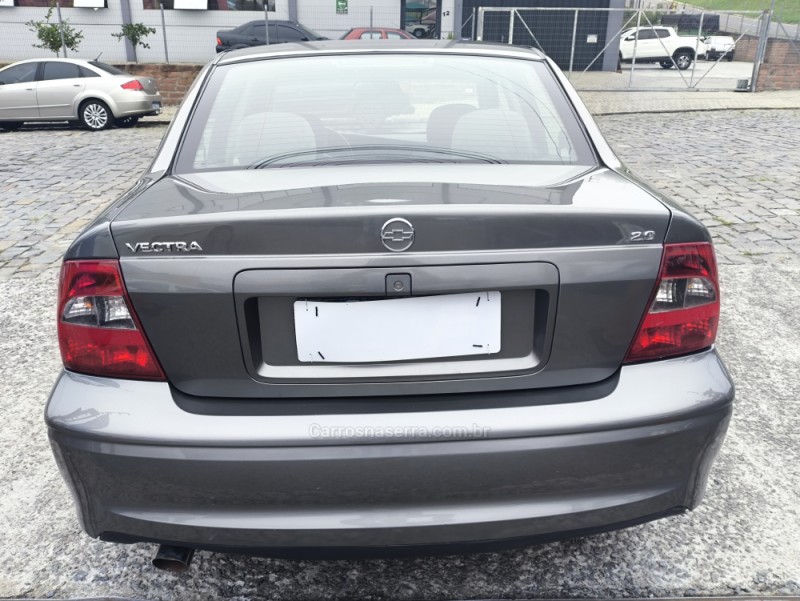 VECTRA 2.0 MPFI EXPRESSION 8V 140CV FLEX 4P MANUAL - 2005 - FARROUPILHA