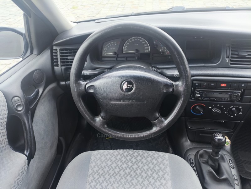 VECTRA 2.0 MPFI EXPRESSION 8V 140CV FLEX 4P MANUAL - 2005 - FARROUPILHA