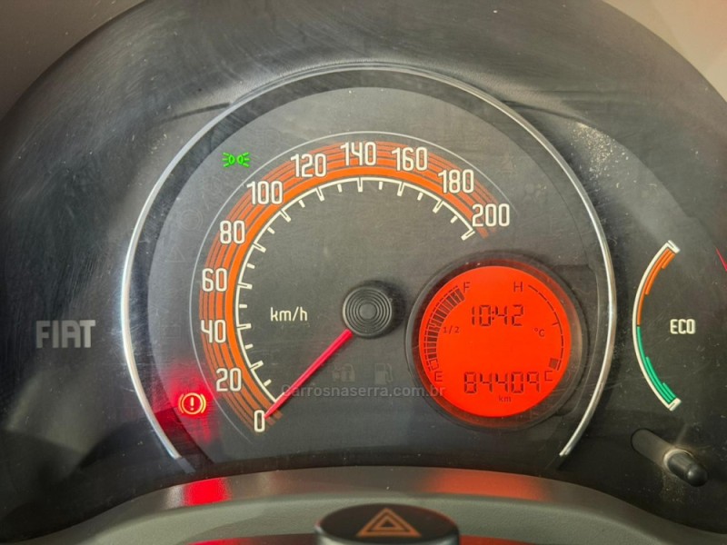 UNO 1.0 EVO VIVACE 8V FLEX 4P MANUAL - 2014 - NOVA PRATA