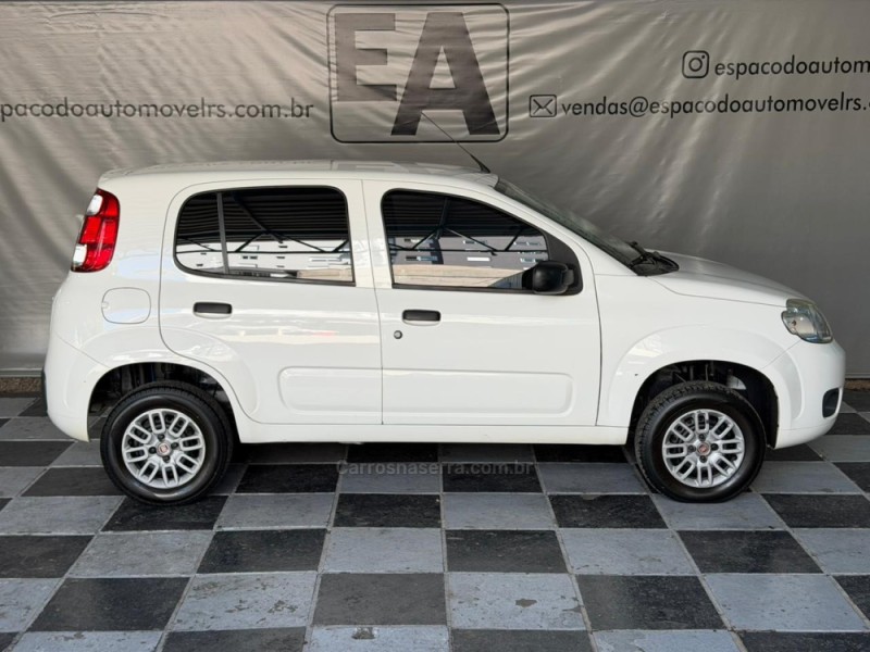 UNO 1.0 EVO VIVACE 8V FLEX 4P MANUAL - 2014 - NOVA PRATA