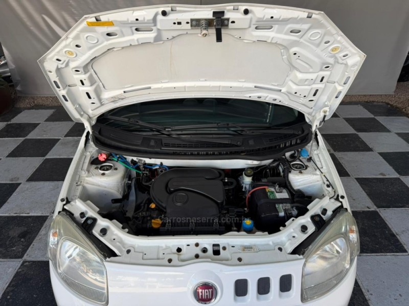 UNO 1.0 EVO VIVACE 8V FLEX 4P MANUAL - 2014 - NOVA PRATA