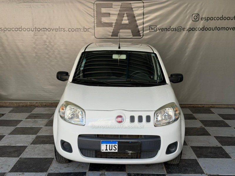 UNO 1.0 EVO VIVACE 8V FLEX 4P MANUAL - 2014 - NOVA PRATA