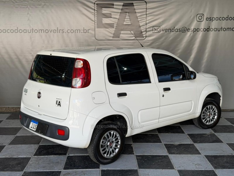 UNO 1.0 EVO VIVACE 8V FLEX 4P MANUAL - 2014 - NOVA PRATA