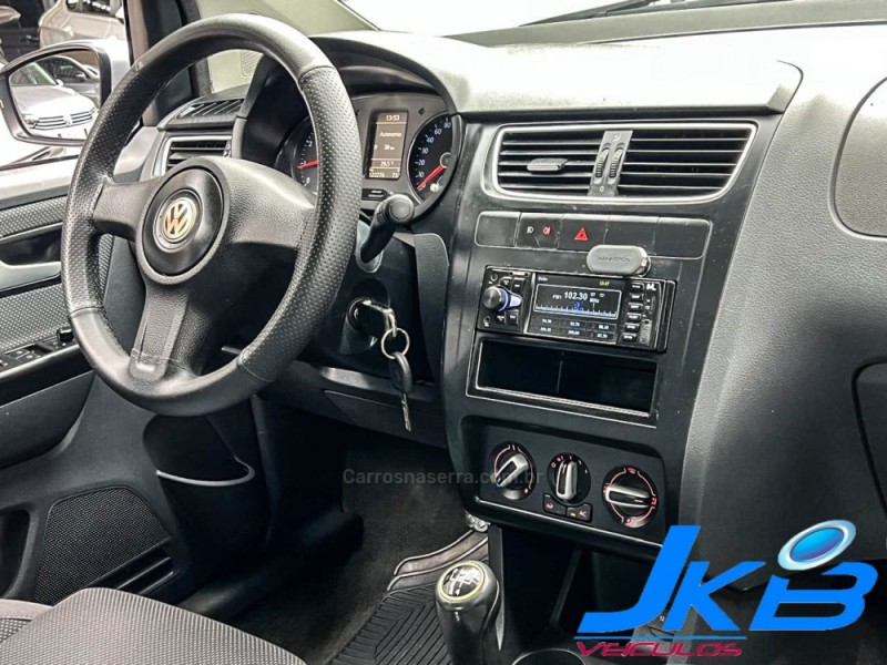 FOX 1.6 MI 8V FLEX 4P MANUAL - 2011 - NOVO HAMBURGO