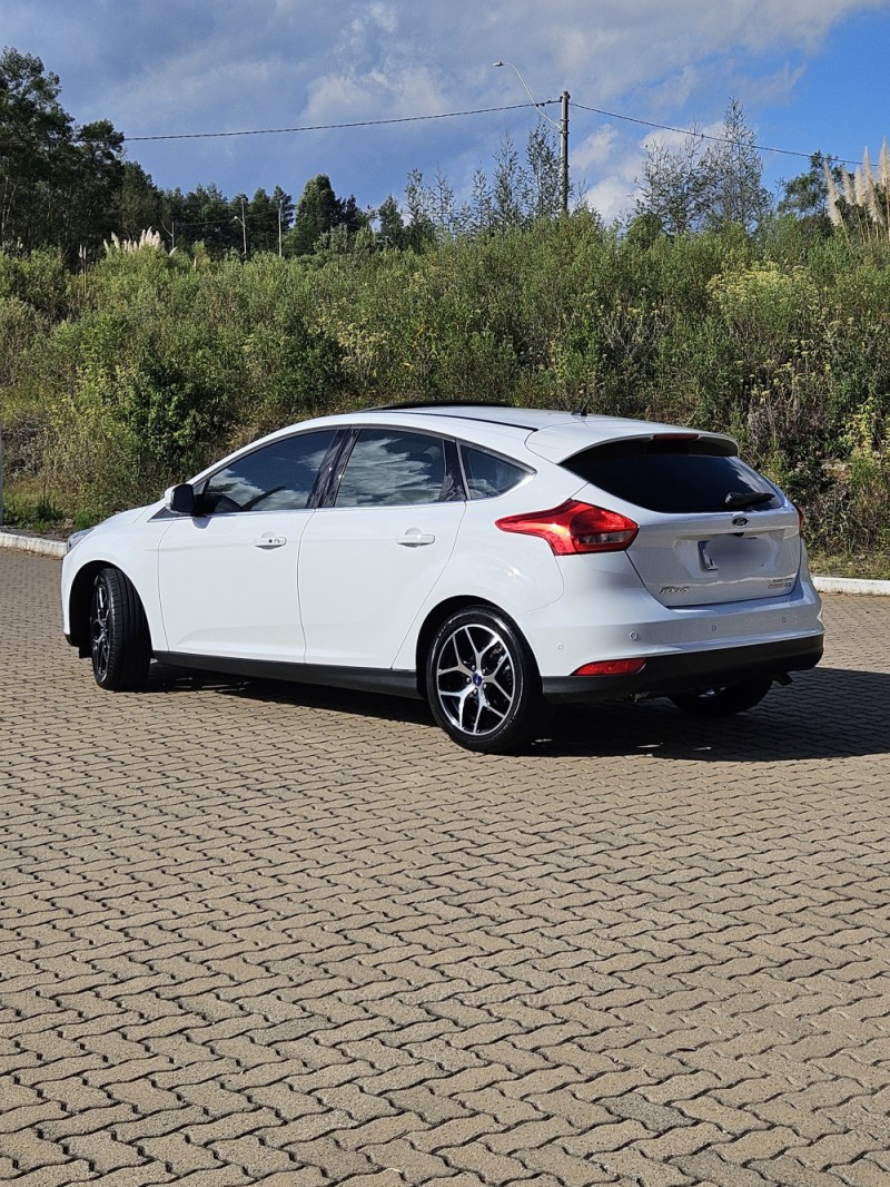 FOCUS 2.0 TITANIUM PLUS HATCH 16V FLEX 4P AUTO - 2016 - GARIBALDI