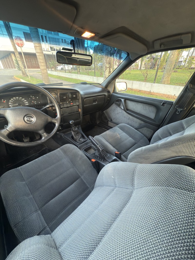 OMEGA 2.0 MPFI GLS 8V GASOLINA 4P MANUAL - 1996 - FELIZ