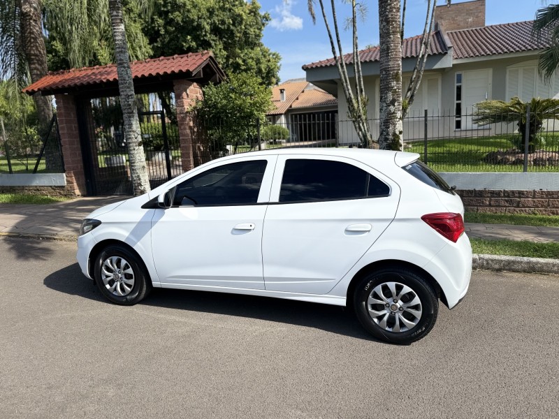 ONIX 1.0 LT 12V FLEX 4P MANUAL - 2017 - FELIZ