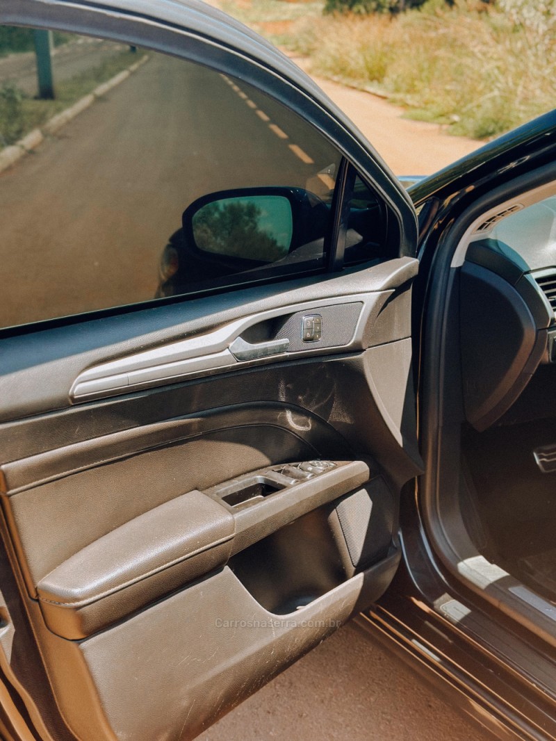 FUSION 2.0 TITANIUM AWD 16V GASOLINA 4P AUTOMÁTICO - 2013 - CAXIAS DO SUL