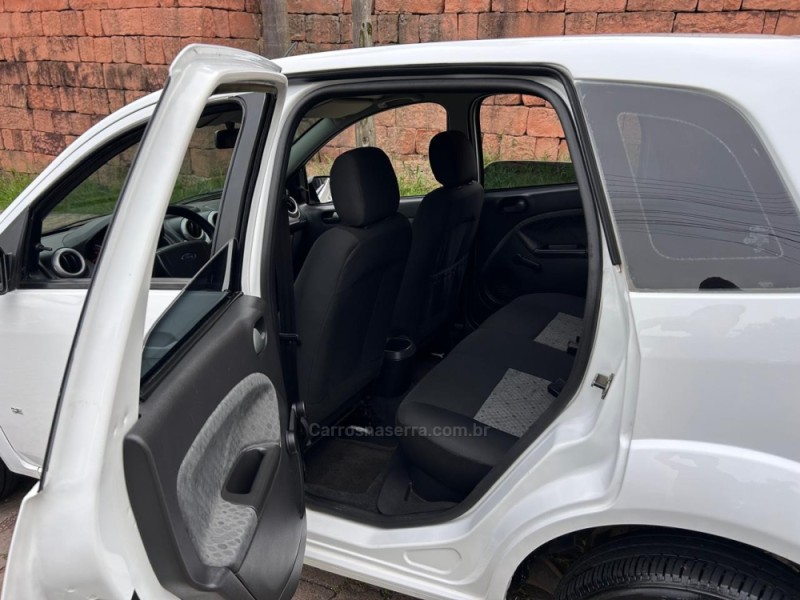 FIESTA 1.6 SE HATCH PLUS 16V FLEX 4P MANUAL - 2014 - VENâNCIO AIRES