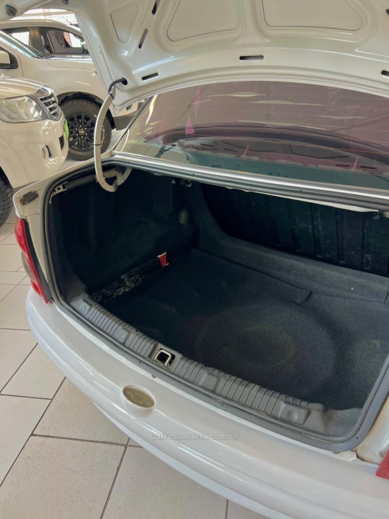 CORSA 1.0 MPFI CLASSIC SEDAN 8V GASOLINA 4P MANUAL - 2004 - BENTO GONçALVES