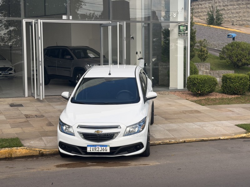 ONIX 1.4 MPFI LT 8V FLEX 4P MANUAL - 2015 - FARROUPILHA