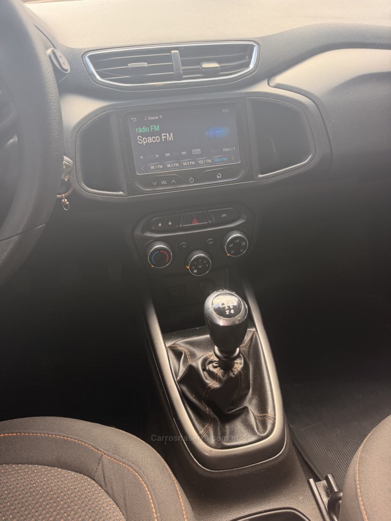 ONIX 1.4 MPFI LT 8V FLEX 4P MANUAL - 2015 - FARROUPILHA