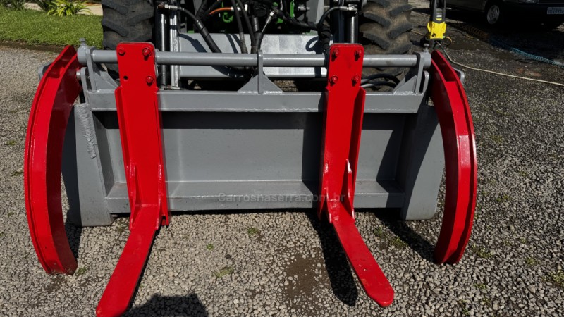 TRATOR 6100 J  - 2002 - GARIBALDI