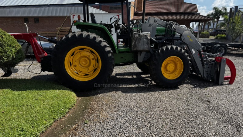 TRATOR 6100 J  - 2002 - GARIBALDI