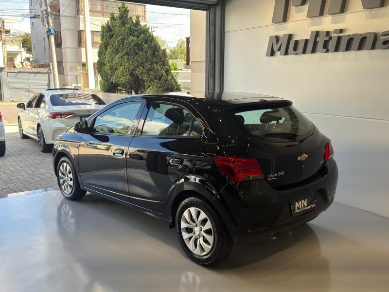 ONIX 1.4 MPFI LT 8V FLEX 4P MANUAL - 2018 - BENTO GONçALVES