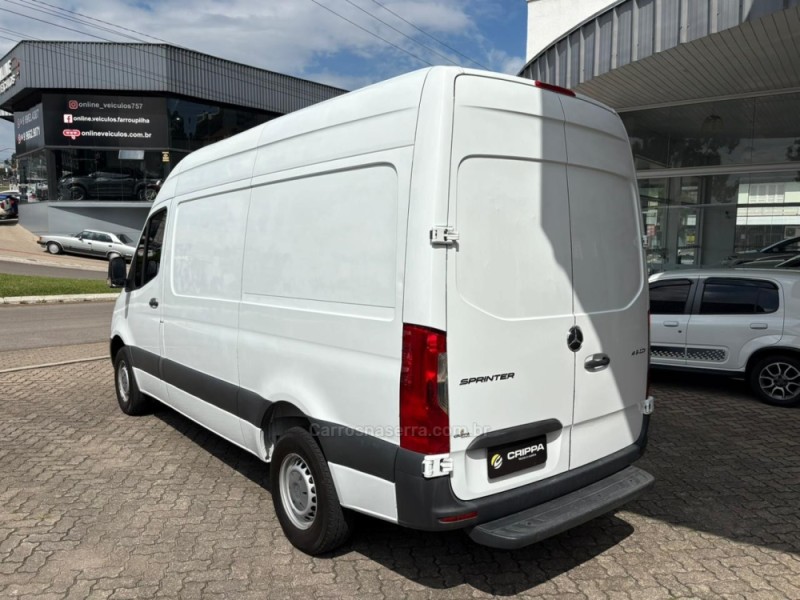 SPRINTER 2.2 CHASSI 416 FURGÃO LONGO TA DIESEL 2P MANUAL - 2022 - FARROUPILHA