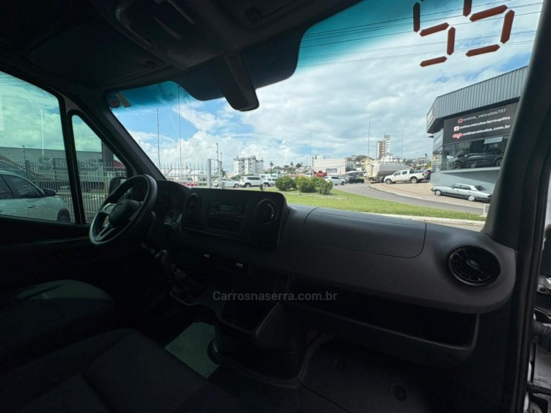 SPRINTER 2.2 CHASSI 416 FURGÃO LONGO TA DIESEL 2P MANUAL - 2022 - FARROUPILHA