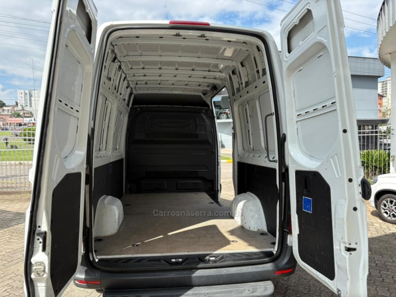 SPRINTER 2.2 CHASSI 416 FURGÃO LONGO TA DIESEL 2P MANUAL - 2022 - FARROUPILHA