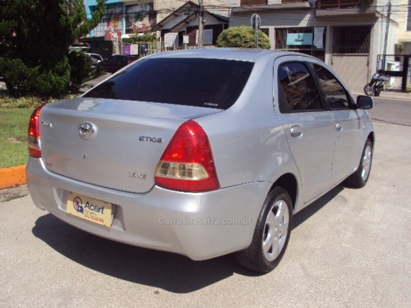 ETIOS 1.5 X PLUS SEDAN 16V FLEX 4P MANUAL - 2013 - CAXIAS DO SUL