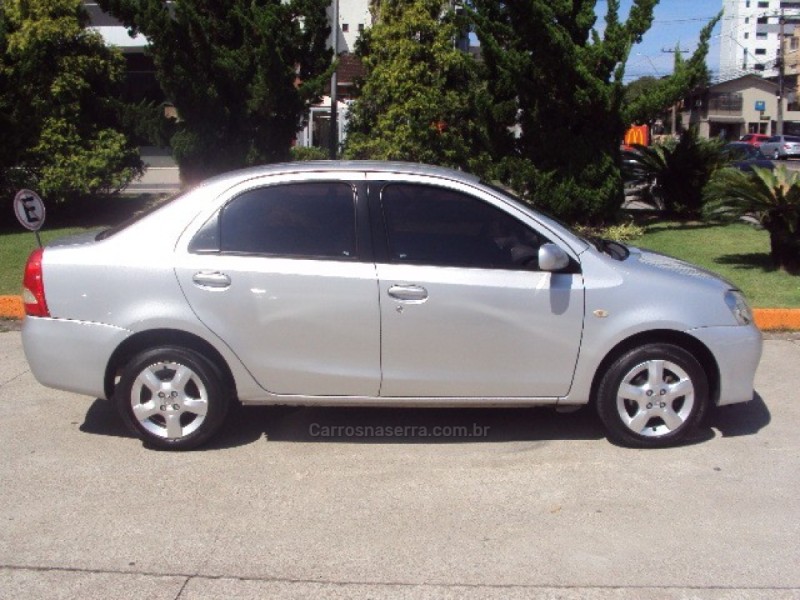 ETIOS 1.5 X PLUS SEDAN 16V FLEX 4P MANUAL - 2013 - CAXIAS DO SUL