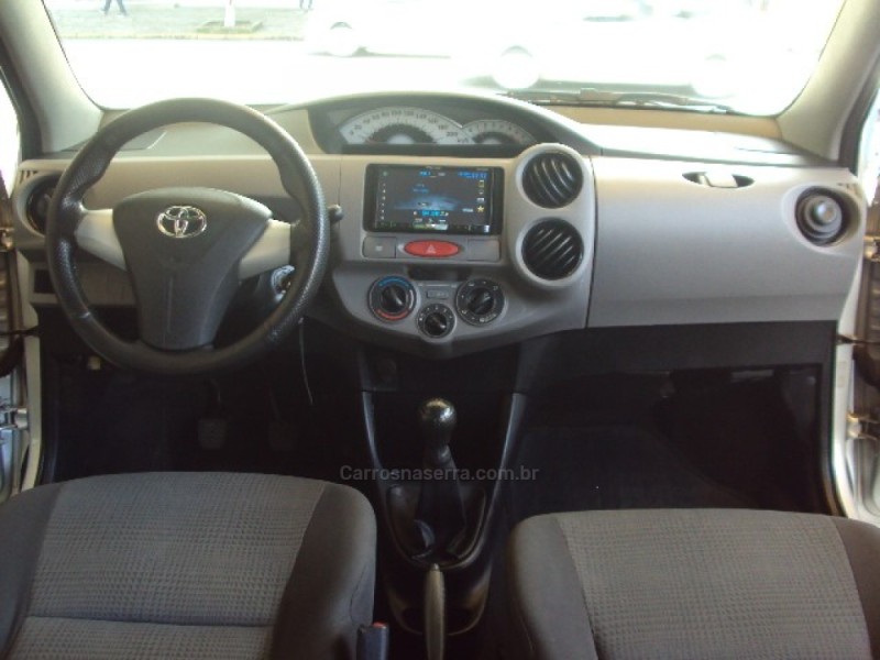 ETIOS 1.5 X PLUS SEDAN 16V FLEX 4P MANUAL - 2013 - CAXIAS DO SUL