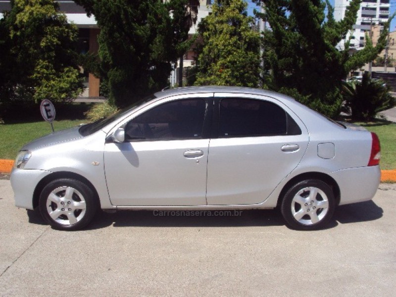 ETIOS 1.5 X PLUS SEDAN 16V FLEX 4P MANUAL - 2013 - CAXIAS DO SUL
