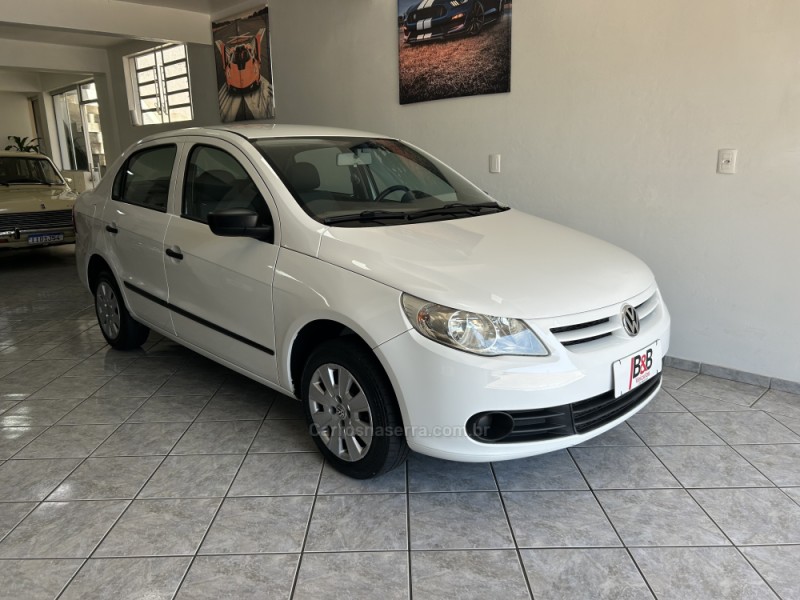 VOYAGE 1.0 MI TRENDLINE 8V FLEX 4P MANUAL - 2009 - NOVA PRATA