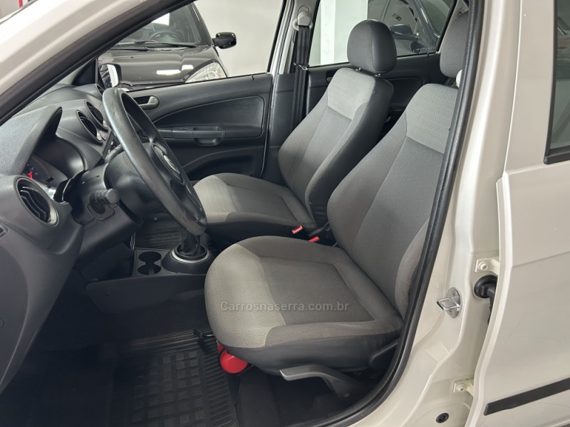 VOYAGE 1.0 MI TRENDLINE 8V FLEX 4P MANUAL - 2009 - NOVA PRATA