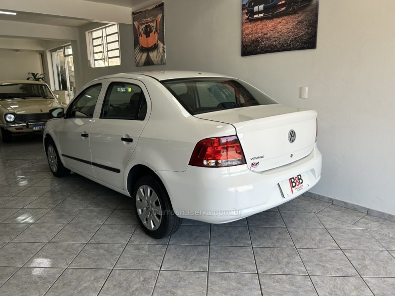 VOYAGE 1.0 MI TRENDLINE 8V FLEX 4P MANUAL - 2009 - NOVA PRATA