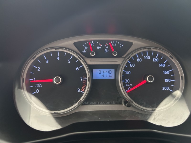 VOYAGE 1.0 MI TRENDLINE 8V FLEX 4P MANUAL - 2009 - NOVA PRATA