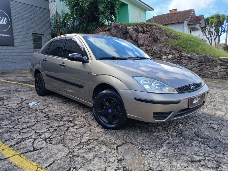 FOCUS 2.0 GLX 16V FLEX 4P AUTOMÁTICO - 2005 - FARROUPILHA