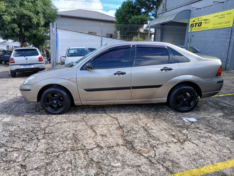FOCUS 2.0 GLX 16V FLEX 4P AUTOMÁTICO - 2005 - FARROUPILHA