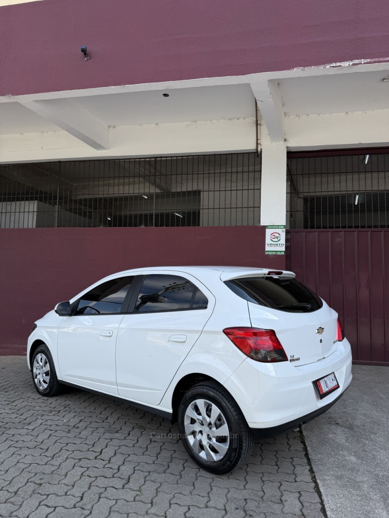 ONIX 1.4 MPFI LT 8V FLEX 4P MANUAL - 2013 - CAXIAS DO SUL