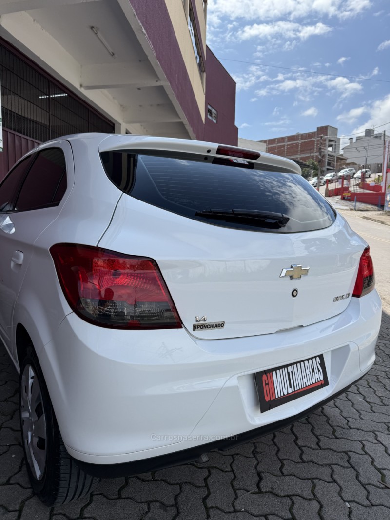 ONIX 1.4 MPFI LT 8V FLEX 4P MANUAL - 2013 - CAXIAS DO SUL