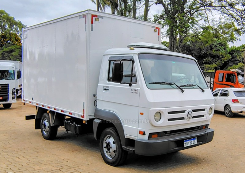 5-140 E DELIVERY - 2011 - PORTãO