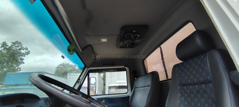 5-140 E DELIVERY - 2011 - PORTãO