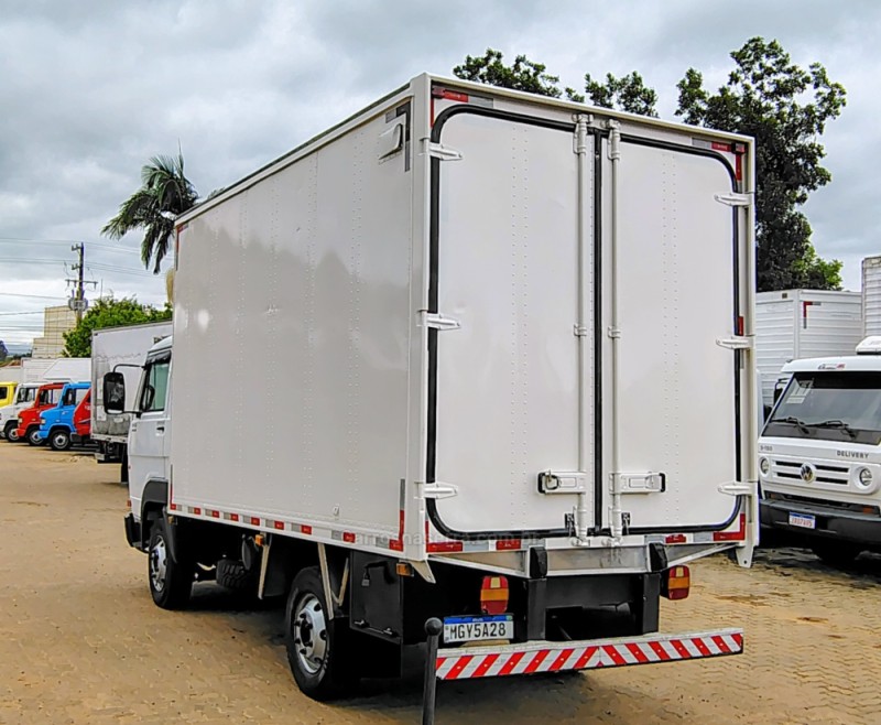 5-140 E DELIVERY - 2011 - PORTãO