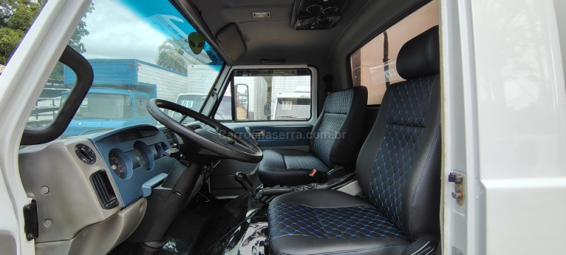 5-140 E DELIVERY - 2011 - PORTãO