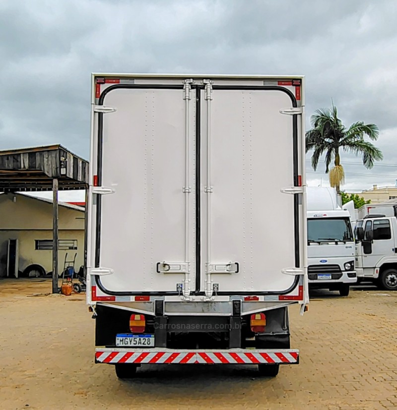 5-140 E DELIVERY - 2011 - PORTãO