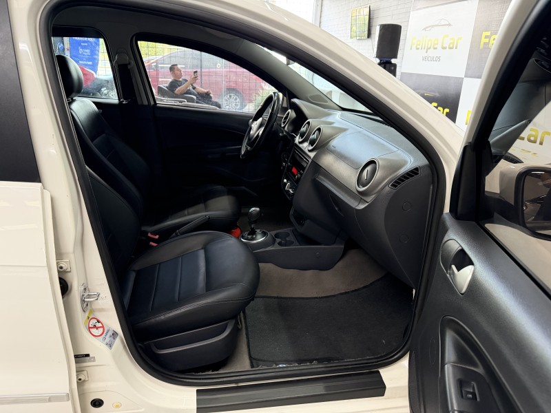 VOYAGE 1.6 MI HIGHLINE 8V FLEX 4P AUTOMATIZADO - 2014 - CAXIAS DO SUL