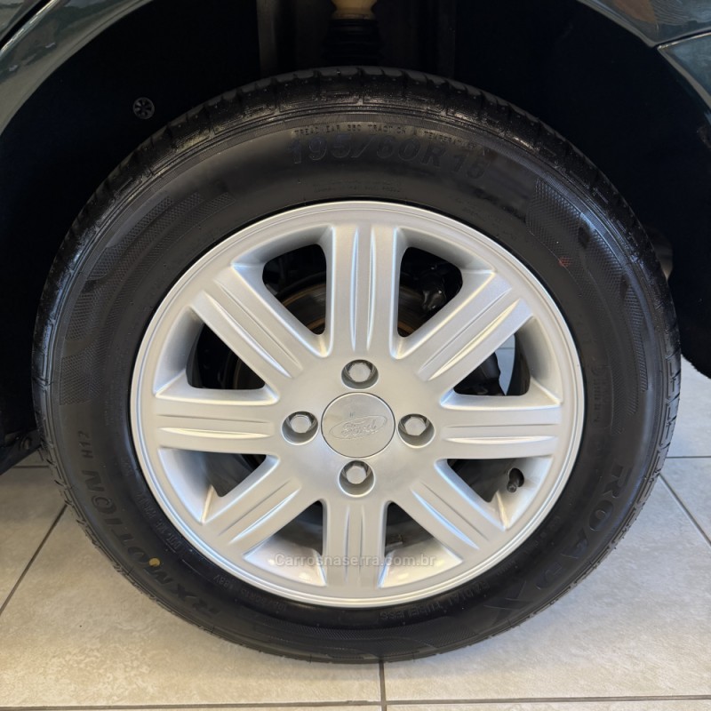 FOCUS 2.0 GHIA SEDAN 16V FLEX 4P MANUAL - 2008 - FARROUPILHA