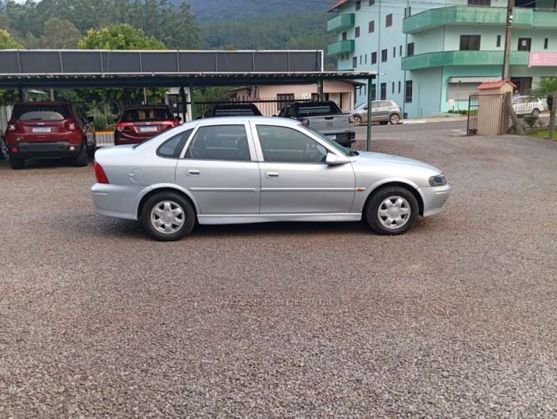 VECTRA 2.2 MPFI GLS 8V GASOLINA 4P MANUAL - 2000 - PICADA CAFé