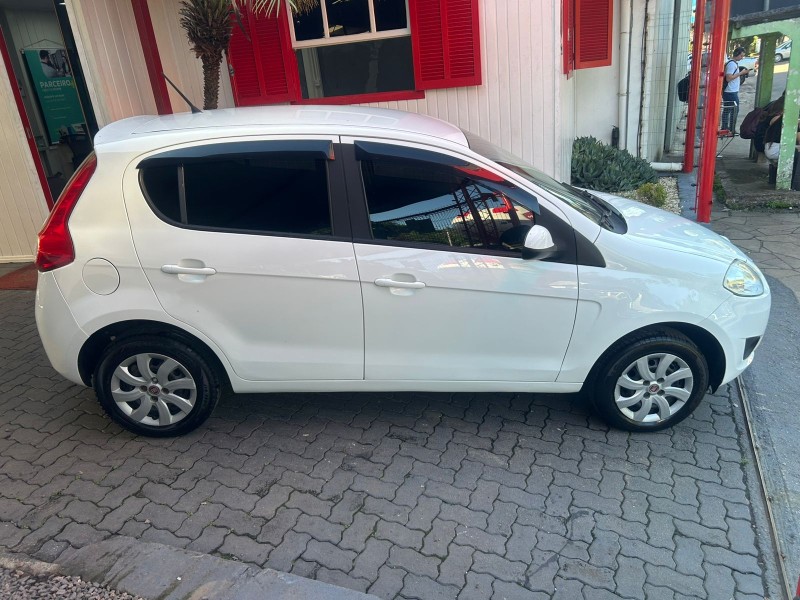 PALIO 1.0 MPI ATTRACTIVE 8V FLEX 4P MANUAL - 2015 - TRêS COROAS