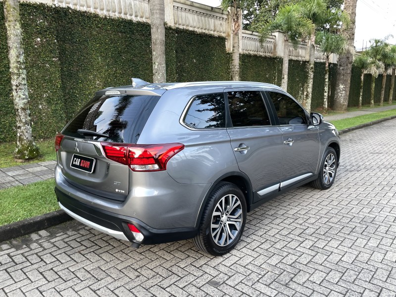 OUTLANDER 3.0 GT 4X4 V6 24V GASOLINA 4P AUTOMÁTICO - 2018 - CAXIAS DO SUL