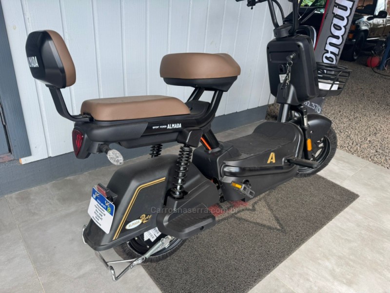 SCOOTER ELÉTRICA ALMADA 800W - 2026 - IGREJINHA