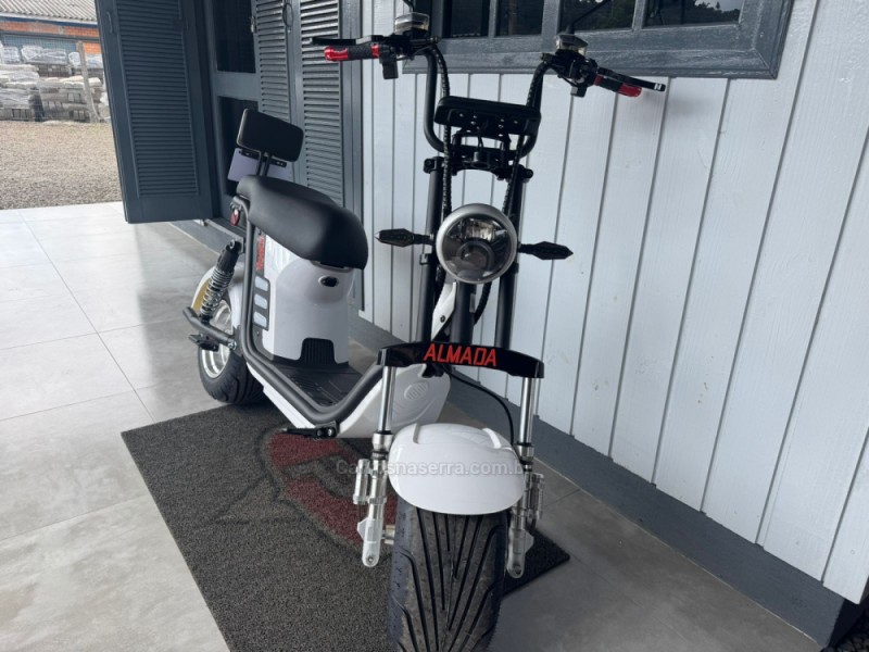 SCOOTER ELÉTRICA ALMADA 1000W - 2026 - IGREJINHA