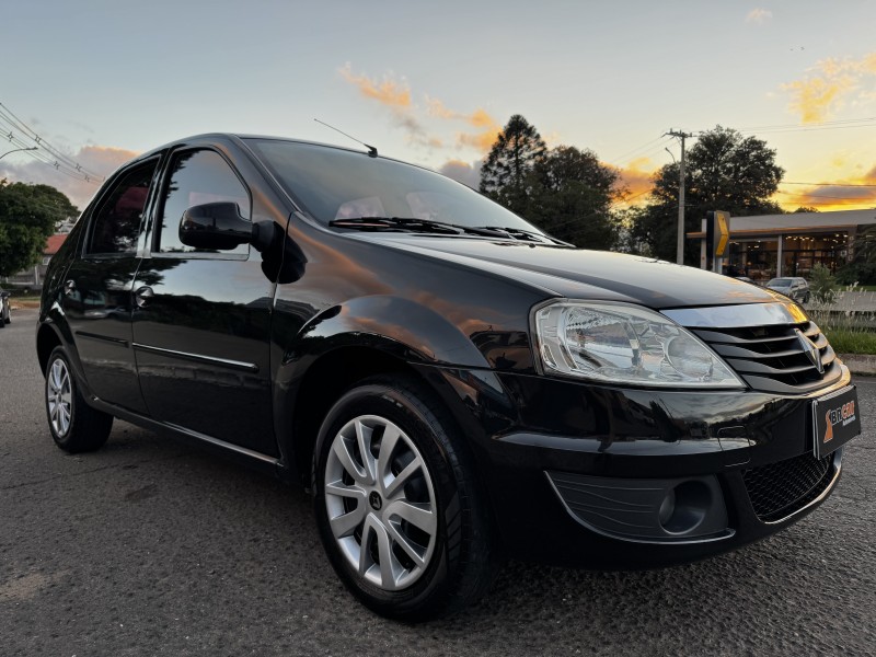 LOGAN 1.6 EXPRESSION 8V FLEX 4P MANUAL - 2013 - DOIS IRMãOS