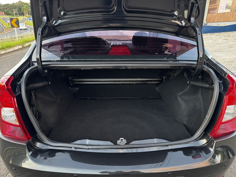 LOGAN 1.6 EXPRESSION 8V FLEX 4P MANUAL - 2013 - DOIS IRMãOS