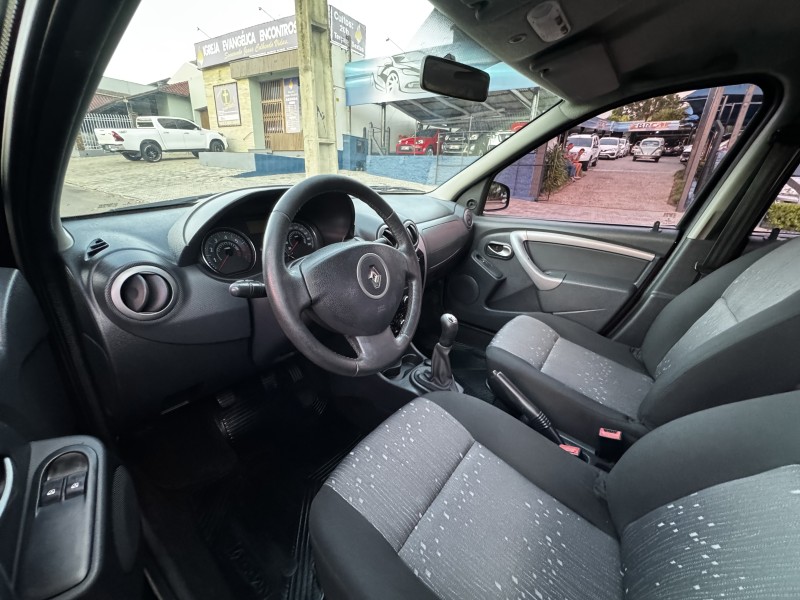 LOGAN 1.6 EXPRESSION 8V FLEX 4P MANUAL - 2013 - DOIS IRMãOS