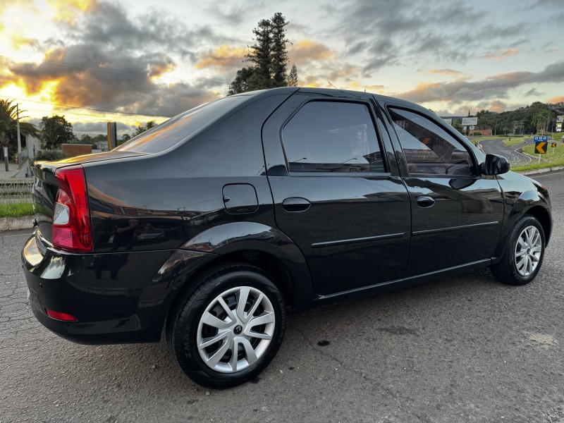 LOGAN 1.6 EXPRESSION 8V FLEX 4P MANUAL - 2013 - DOIS IRMãOS